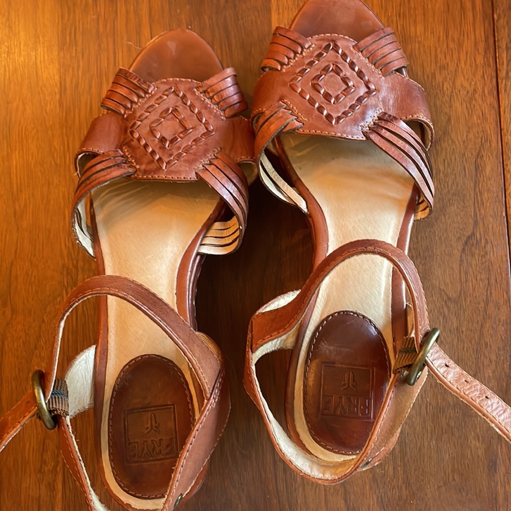 Awesome Frye Carlie Huarache Platform Sandals 8M